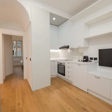 Isola-garibaldi Newly Renovated 1 Bedroom By Rentopolis Milánó
