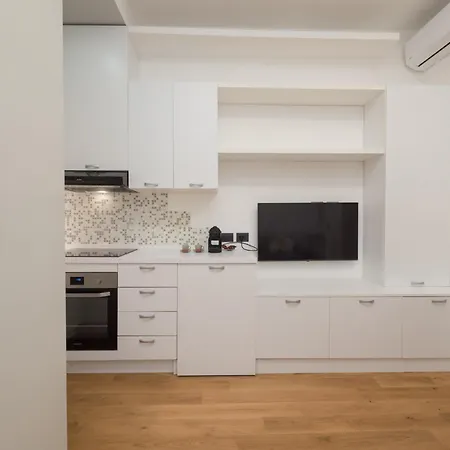 Isola-garibaldi Newly Renovated 1 Bedroom By Rentopolis Milánó